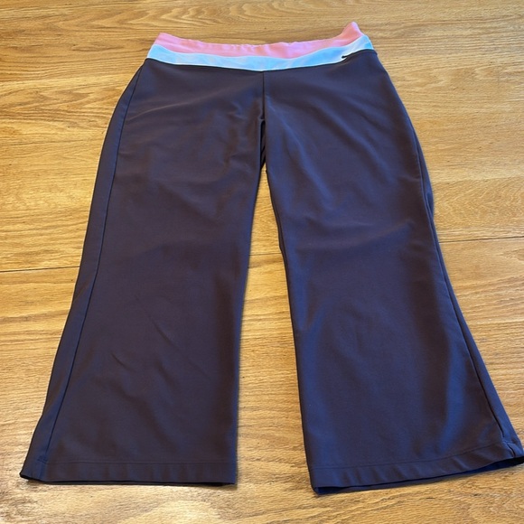 Nike Yoga Pants - Picture 4 of 5